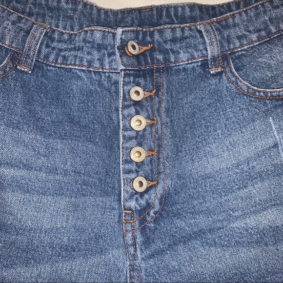 Distressed Button-Closure Jean Shorts - Picture 5 of 6